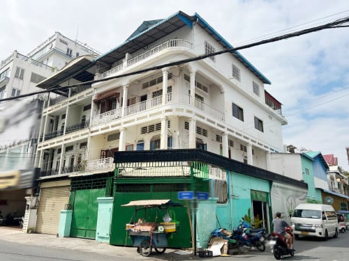 ផ្ទះអាជីវកម្មកែង សំរាប់ជួល នៅបឹងកេងកង3 |Shophouse corner rent in BKK3