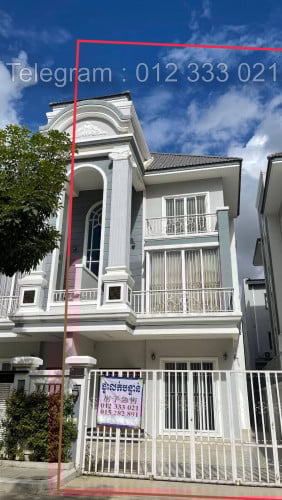 វីឡាភ្លោះ​ ក្នុងបុរី​ ឡុងនី​ (គ.ម​ទី4)