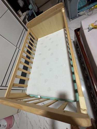 គ្រែងទារក​ នៅថ្មី85% លក់វិញតែ​ 35$