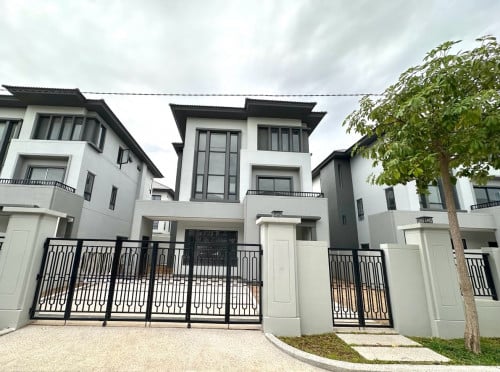 វីឡាឃ្វីនA សម្រាប់លក់​ | QUEEN A VILLA FOR SALE  ជីបម៉ុង ដឹផាកលែន ផ្លូវឯ.ឧ ជាសុផារ៉ា(៥៩៨)