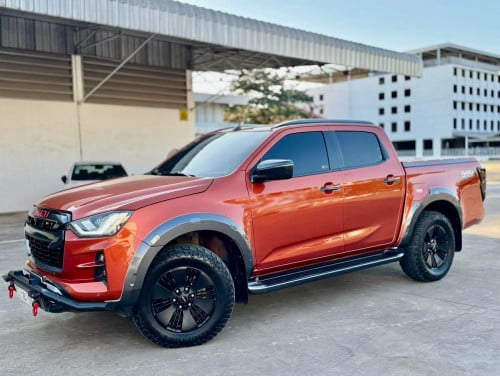 រថយន្ត ISUZU D-Max ឆ្នាំ 2021 full option