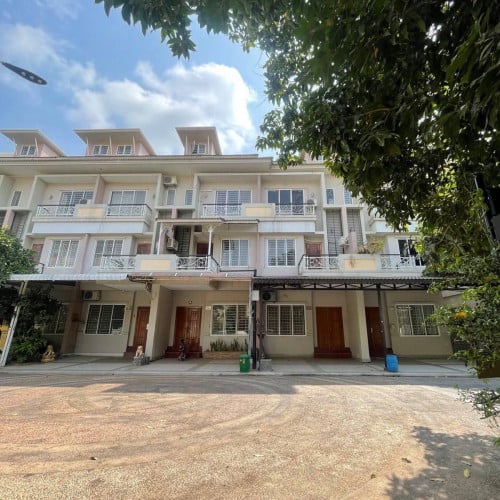 វិឡាកូនកាត់សម្រាប់ជួល  l  Links House LA For Rent