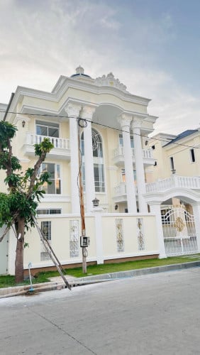 វីឡាខ្នាតធំ Queen A សម្រាប់ជួល ក្នុង១ខែ 6500$