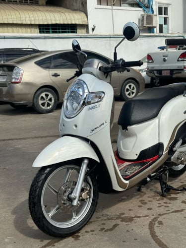 លក់ Scoopy 018 ក្រុមហ៊ុន ម៉ូតូស្អាត់ មានព័ន្ធត្រឹមត្រូវ យកទៅជិះតែម្តង