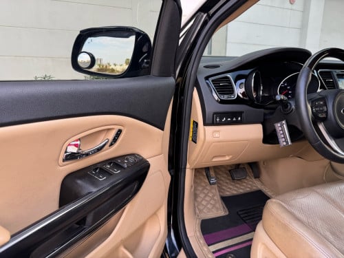 ៥ ប៊ូតុងពេញ កៅអីចុចសងខាង មានsetកៅអី ថ្មីណាស់