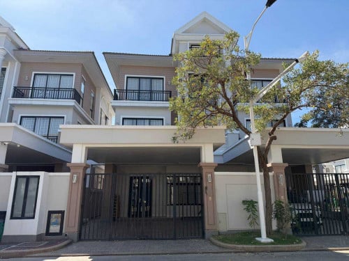 🏠វីឡាភ្លោះBសម្រាប់ជួល នៅបុរីប៉េងហួតដឹស្តាមេរាហ្គាដិន 50m