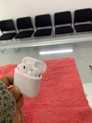 AirPod 2 ហ្សីន1ទឹកមួយឈុត 60$