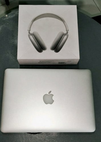 Apple laptop for sale