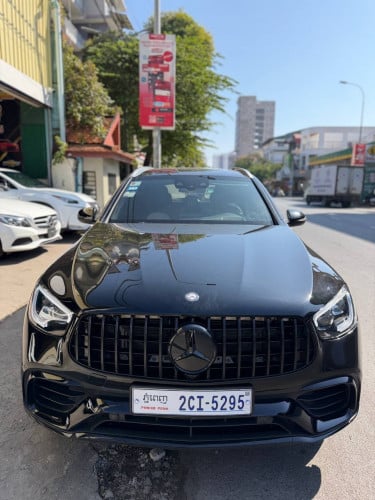 Benz GLc300 2016 ពណ៍ខ្មៅក្នុងខ្មៅលាយស  ប៉ុង2 🥇