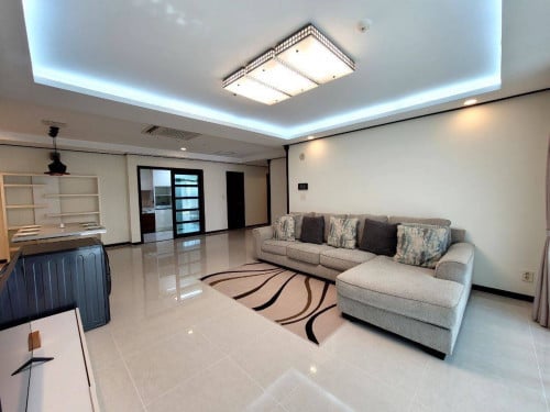 Biggest Three bedroom for rent at Decastle Bkk1