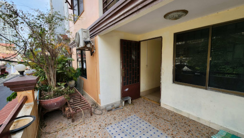 Fully furnished 2 beds, 3 bath, 1st Floor, Tuol Sleng