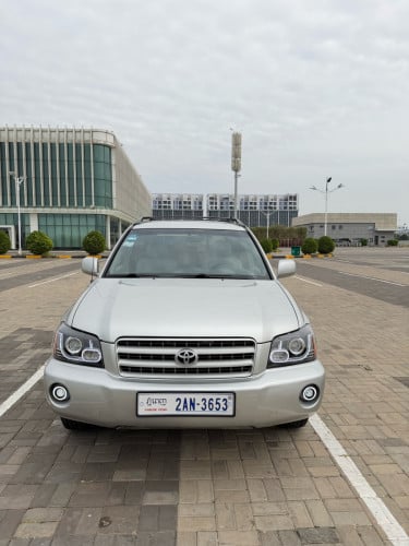 Highlander 4ម៉ាសុីន ប៉ុង1 ពណ៍ទឹកប្រាក់ ឆ្នាំ2003