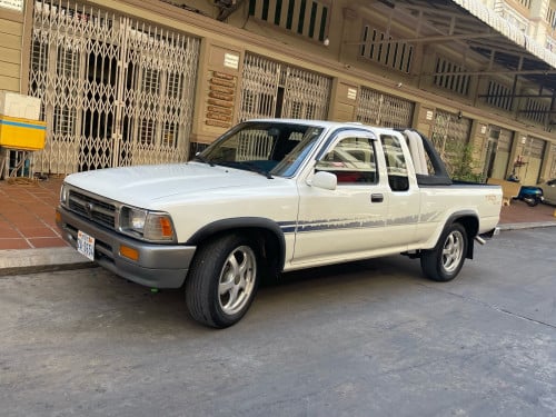 Hilux ឆ្នាំ94 V4សាំងសុីន លេខអូតូ មេឡាន