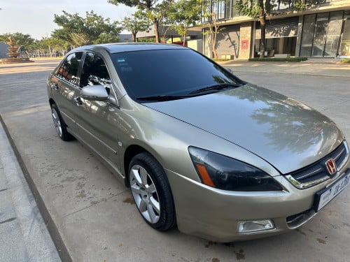Honda Accord ឆ្នាំ 2004