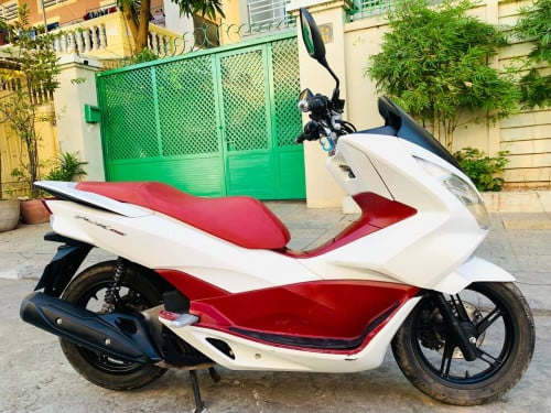 HONDA PCX (1300$):2015 Japan 150cc