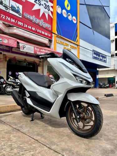 Honda pcx 2025