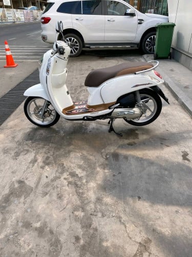 Honda scoopy 2015