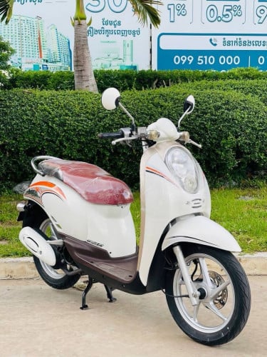 Honda Scoopy I 012 ម៉ាស៊ីនតាន់ហាប់នែនស្ងាត់ ជិះស្រួលស្ទុះមិនលាន់ម៨នហុយមានពន្ធកាតគ្រឺហ្សីន