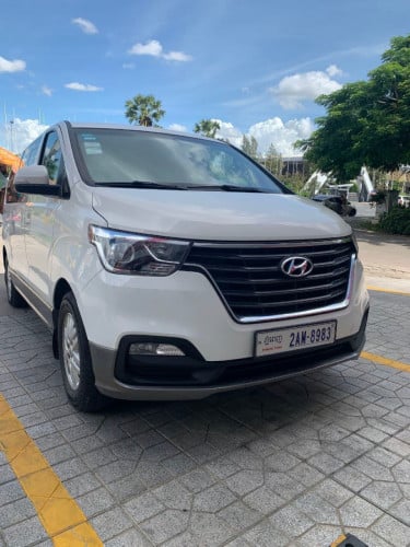 HYUNDAI H1 2017 For Rent /出租