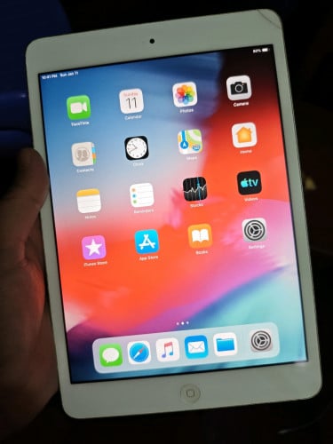 iPad mini 2 16GB Wifi ឆ្នូតតិចដូចរូប 20$ ដាច់ ថែមខេស និងឆ្នាំង
