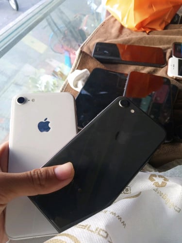 Iphone 8 សាណុំៗ