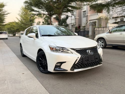 Lexus CT200h ឆ្នាំ 2012 White Full Premium