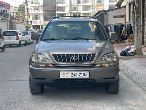Lexus RX300 ទឹកមាស 01 ប៉ុង2 លំដាប់មេឡាន