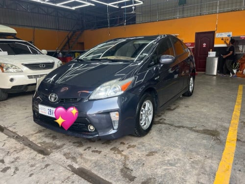 Prius 010 លក់ 2500$, រំលោះផ្ទាល់បាន។ ជួល 1ថ្ងៃ=50$, ១ខែ=499$
