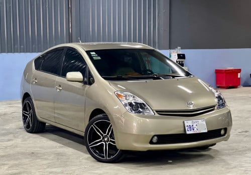 Prius 04 H/f ឡានថ្មី បាតខ្ចីអត់ពុកអត់ច្រេះ