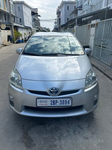 Prius011 អប់សិន3  ក្នុងក្រៅថ្មីណាស់ ឡានស្អាតនៅថ្មីខ្លាំង