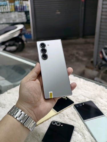 Samsung Galaxy Z Fold 6 256G ក្រុមហ៊ុន ស្អាត98.99% សំនុំហ្សីនណែន ត