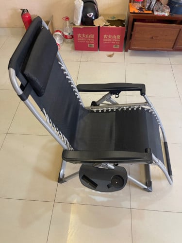 Selling lounge chairs
