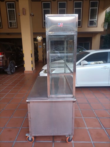 set table and Cuboard