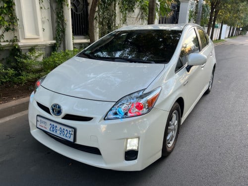 Toyota Prius សេរីឆ្នាំ2010 option 3ពណ៍កាំម៉ៃធានាឡានស្អាតអត់បុកអត់ច្រេៈប្រពន្ធ័ភ្នេឹងម៉ាអែម