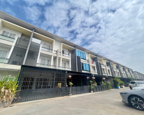 វីឡារកូនកាត់សម្រាប់លក់នៅបុរីហាយលែនសែនសុខ