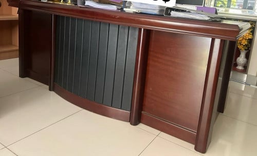 តុធ្វើការអូហ្វីស