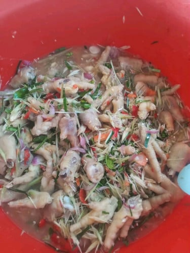 ជ្រក់ជើងមាន់ ជ្រក់ត្រចៀកជ្រូក