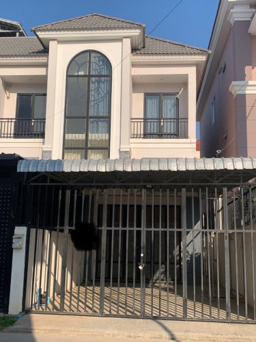 ផ្ទះវីឡាលក់នៅជាប់បុរីមហាសែនសុខ