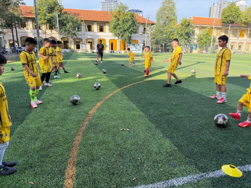 ចង់ឱ្យកូនរឹងមាំ និងមានជំនាញកីឡាបាល់ទាត់ពិតប្រាកដមែនទេ?