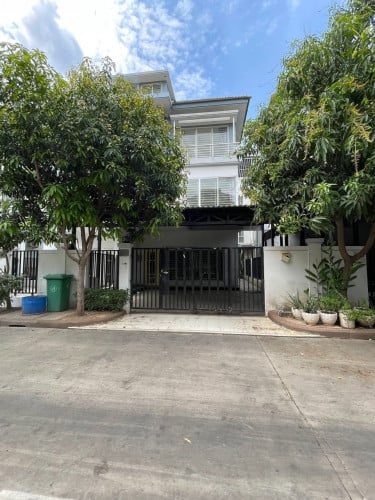 វីឡាភ្លោះសម្រាប់ជួលនៅបុរី ប៉េងហួត ស្ទឹងមានជ័យ