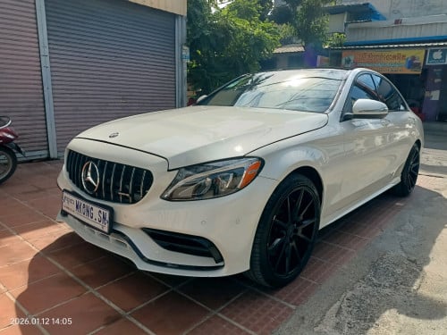 ឡានជិះលក្ខណះគ្រួសារ ឡើង c63 មុខក្រោយ