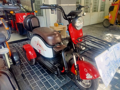 កង់អគ្គិសនី 1ទឹក ថ្មីខ្លាំង, ដូអាគុយបកកេះជួន