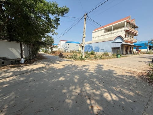 ដីកែងលក់នៅឈូកវ៉ា1