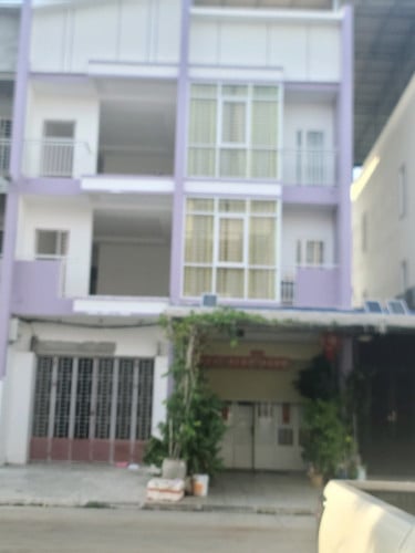 ផ្ទះលក់បន្ទាន់ផ្ទះកែង ប្លង់សេ3សន្លឹកពេញ