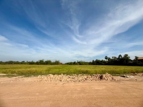 ដីលក់ ជាប់ផ្លូវមេភ្លោះ32m ស្រុកកណ្តាលស្ទឹង