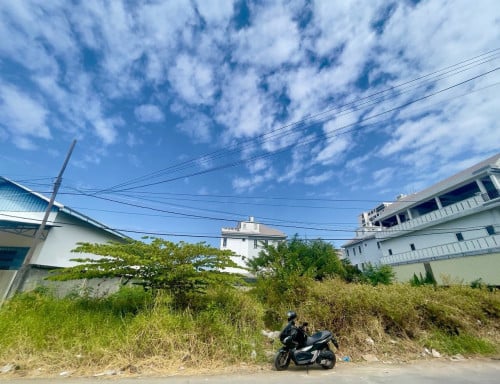 ដីលក់បន្ទាន់ខ្លាំង ទីតាំងជាប់បុរីវិមានសាគូរ៉ា និងបុរីហាយលែន ក្បែរផ្លូវ 58P