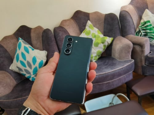 #Galaxy Z Fold5  🍁 89% 🍁 🍁  ខូចអេក្រង់ខាងក្នុង  🍁 🍁 12GB ram + 512GB rom  .🍁