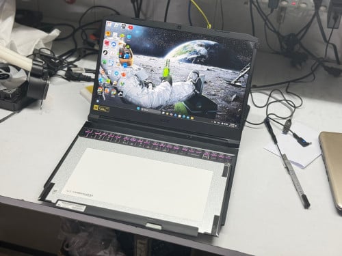 មានលក់អេក្រង់កុំព្យូទ័រ LCD laptops