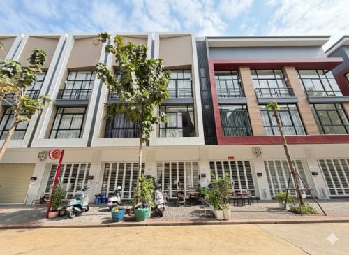 ផ្ទះអាជីវកម្មសម្រាប់ជួល | Shophouse for Rent