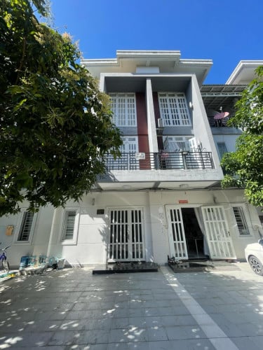 ផ្ទះវីឡាកូនកាត់ TownVilla (លក់បន្ទាន់)